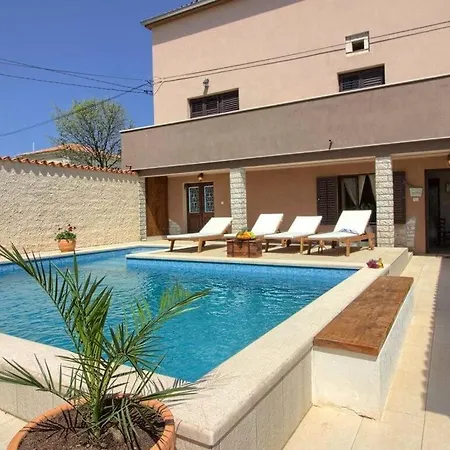House Eleonora Comfortable Holiday Manjadvorci