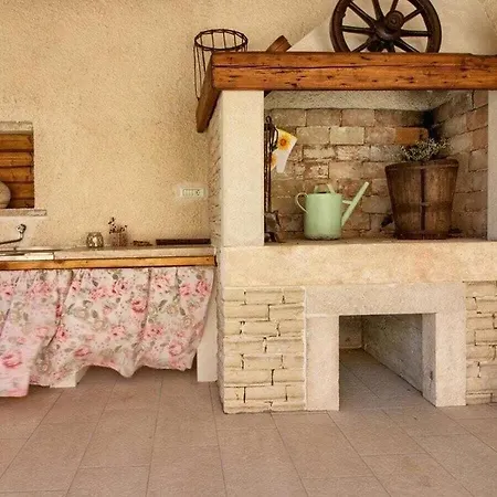 House Eleonora Comfortable Holiday Villa Manjadvorci