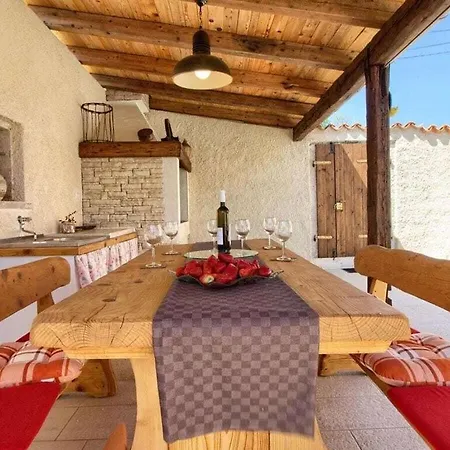 House Eleonora Comfortable Holiday Villa Manjadvorci