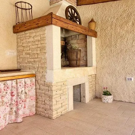 House Eleonora Comfortable Holiday Villa *