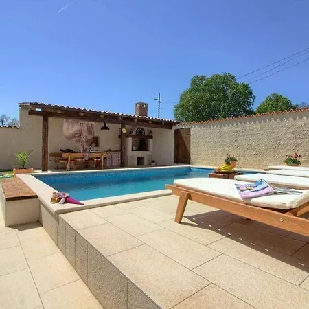 Vila House Eleonora Comfortable Holiday Manjadvorci