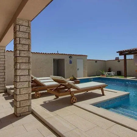 Villa House Eleonora Comfortable Holiday Manjadvorci